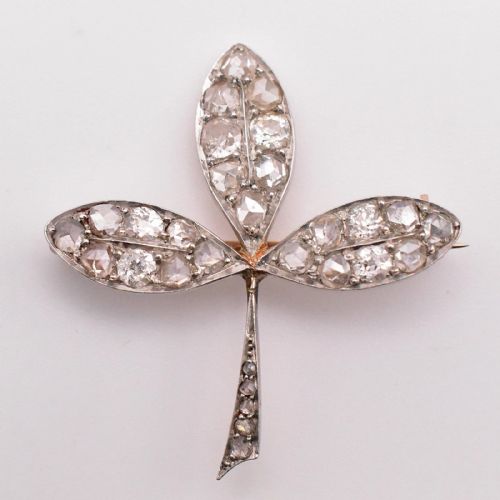PAIR OF VINTAGE 18CT GOLDSILVER TRIPLE LEAF DIAMOND BROOCHES 15CT TOTAL - ADDITIONAL PHOTO 4