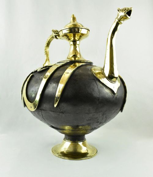 A HEAVY LARGE ORNATE ISLAMIC TWO TONE BRONZE ORNATE EWER DRAGON HANDLE - ADDITIONAL PHOTO 1