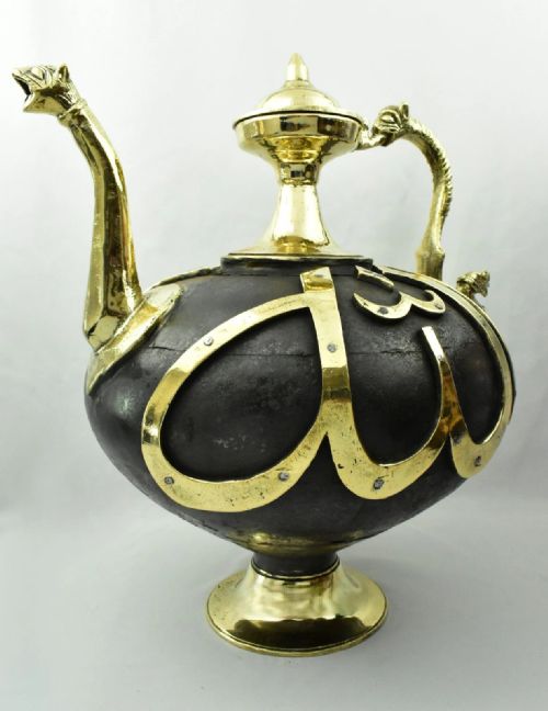 A HEAVY LARGE ORNATE ISLAMIC TWO TONE BRONZE ORNATE EWER DRAGON HANDLE - ADDITIONAL PHOTO 2