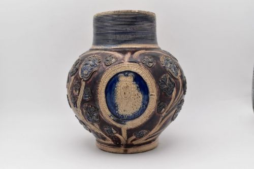 RARE ANTIQUE WILLIAM III PERIOD ROYAL PORTRAIT WESTERWALD STONEWARE JUG CA 1700