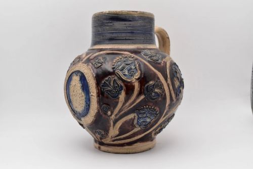 RARE ANTIQUE WILLIAM III PERIOD ROYAL PORTRAIT WESTERWALD STONEWARE JUG CA 1700 - ADDITIONAL PHOTO 1
