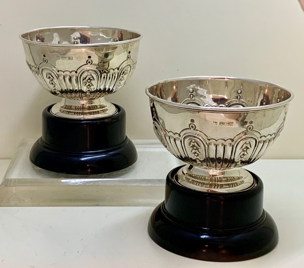 A pAIR SILVER BOWLS BY FENTON BROS LTD, SHEFFIELD 1905