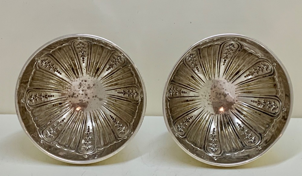 A pAIR SILVER BOWLS BY FENTON BROS LTD, SHEFFIELD 1905 View VIII