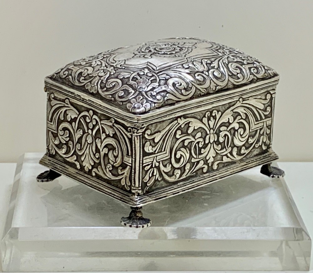 A SUPERB 19TH CENTURY COLONIAL SILVER SNUFF BOX View II