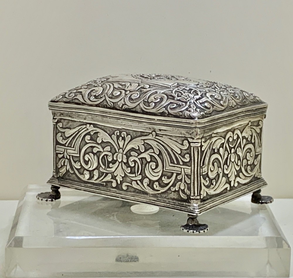 A SUPERB 19TH CENTURY COLONIAL SILVER SNUFF BOX View III