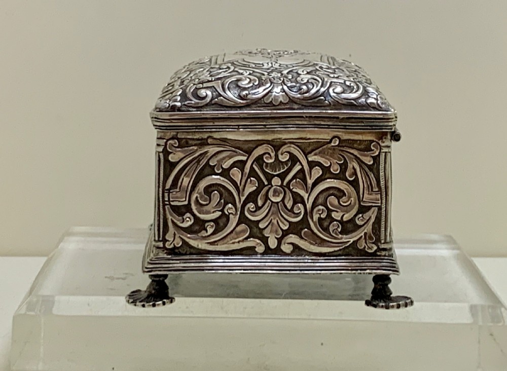 A SUPERB 19TH CENTURY COLONIAL SILVER SNUFF BOX View IV