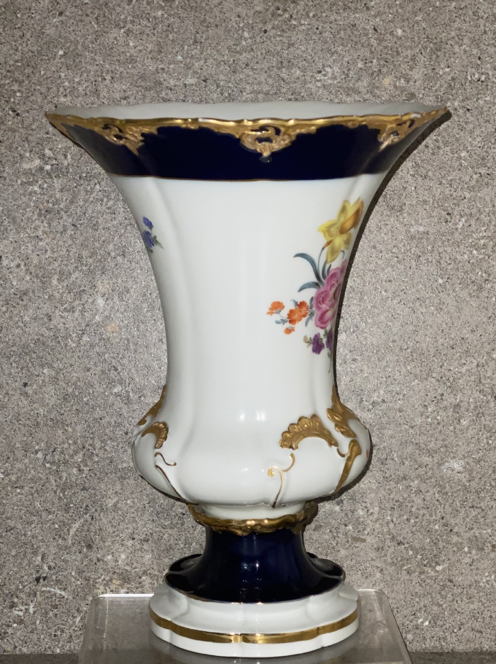 Meissen - B Form / B Shape - Porcelain Vase - Excellent Condition - First Quality  View II