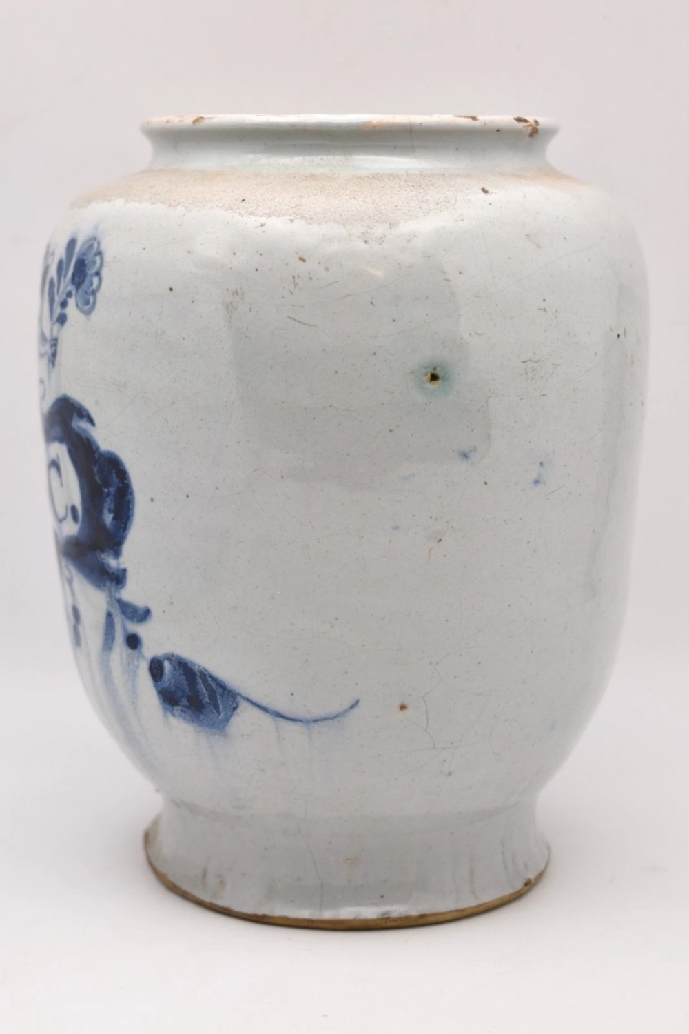 An 18th-century tin-glazed earthenware delftware drug jar featuring hand-painted cobalt blue cartouche decoration with cherubs and the Latin inscription CONF CARDIAC. View IV
