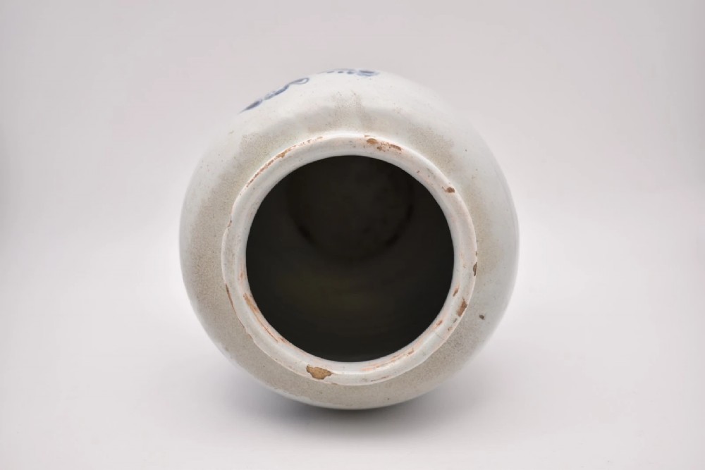 An 18th-century tin-glazed earthenware delftware drug jar featuring hand-painted cobalt blue cartouche decoration with cherubs and the Latin inscription CONF CARDIAC. View V