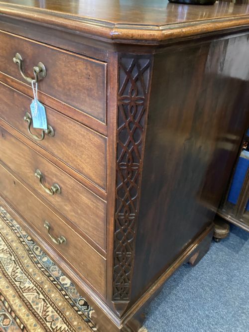 LOW 18TH CENTURY SCOTTISH MAHOGANY CHEST OF DRAWERS - ADDITIONAL PHOTO 2