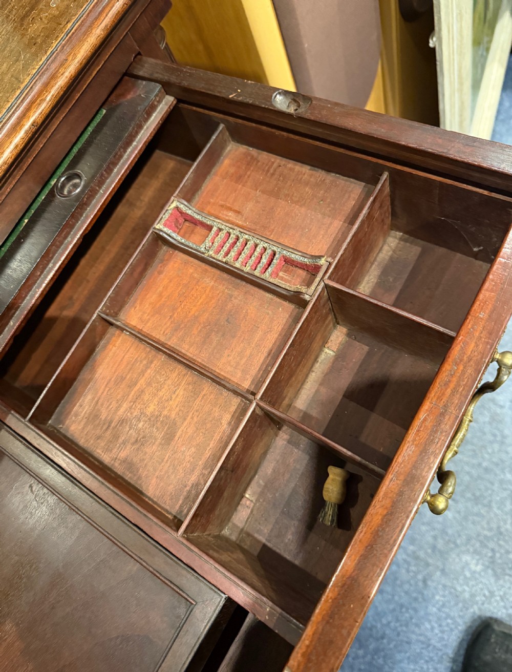 Scottish Georgian low chest of drawers with dressing top drawer View V