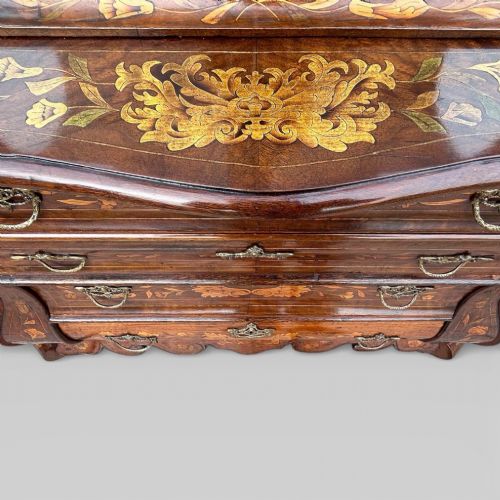 EDWARDS ROBERTS DUTCH MARQUETRY DISPLAY CABINET ON CHEST - ADDITIONAL PHOTO 8