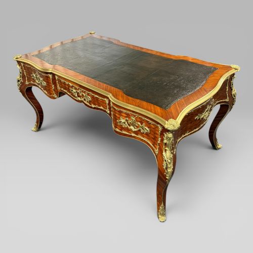 ANTIQUE KINGWOOD PARQUETRY ORMOLU MOUNTED BUREAU PLAT IN THE LOUIS XV STYLE - ADDITIONAL PHOTO 3