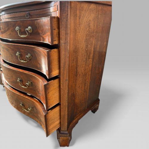 ANTIQUE GEORGIAN 1760 MAHOGANY SERPENTINE CHEST OF DRAWERS WRITING BRUSH SLIDE - ADDITIONAL PHOTO 10