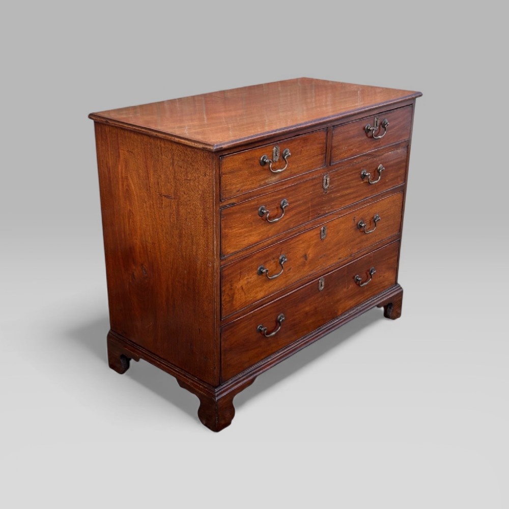 Antique George III Mahogany Chest of 5 Drawers with Brass Handles & Bracket Feet