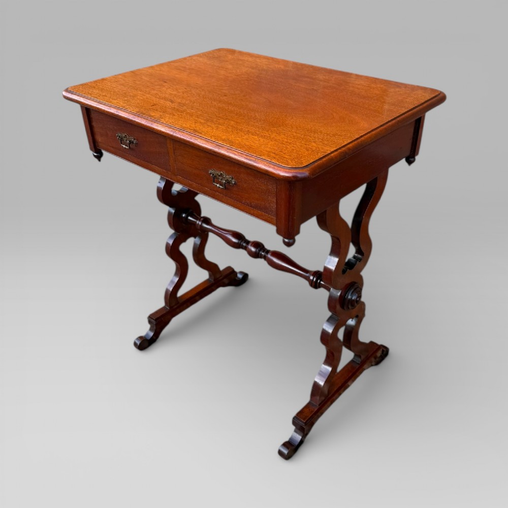 Antique Victorian Mahogany Centre Table / Occasional Table with 2 Drawers