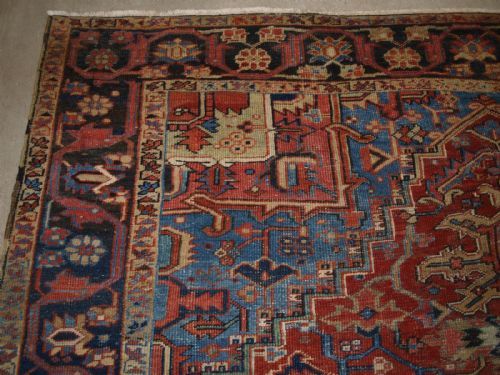 fig 1. ANTIQUE HERIZ CARPET WITH TRADITIONAL MEDALLION DESIGN, SOFT COLOURS, CIRCA 1900