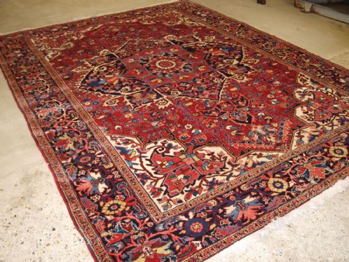 Antique Heriz Carpet with Traditional Design, Great Condition, Superb Colour, Circa 1900