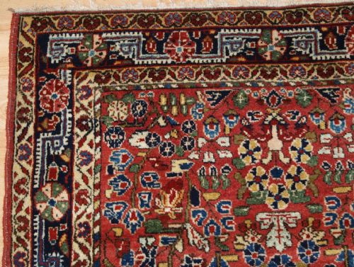 fig 1. ANTIQUE SAROUK RUG OF SMALL SIZE WITH TRADITIONAL DESIGN, CIRCA 1920