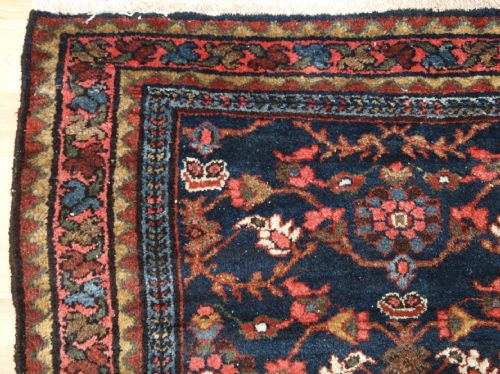 fig 1. ANTIQUE HAMADAN RUG OF SMALL SIZE WITH TRADITIONAL FLORAL DESIGN, CIRCA 1920