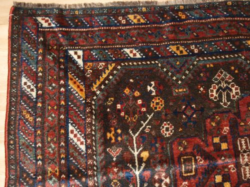 fig 1. ANTIQUE SOUTH WEST PERSIAN KHAMSEH RUG, TRIPLE MEDALLION, GREAT CONDITION. CIRCA 1900/20.