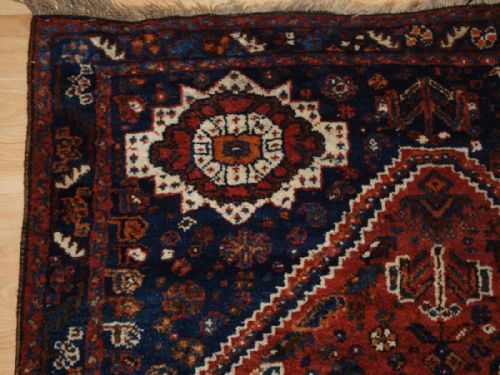 fig 1. OLD SHIRAZ REGION RUG, QASHQAI OR KHAMSEH WEAVERS, TRADITIONAL DESIGN, CIRCA 1920.