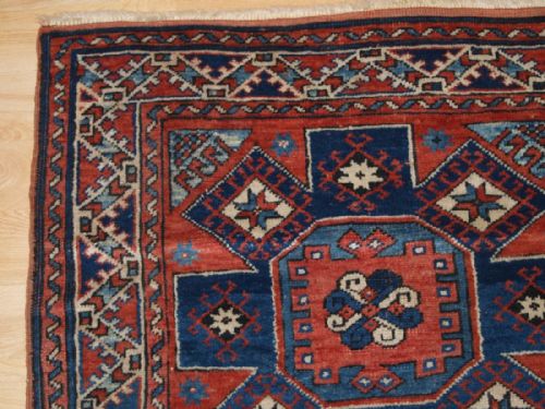 fig 1. OLD TURKISH BERGAM RUG OF TRADITIONAL DESIGN, SMALL SIZE, CIRCA 1920.