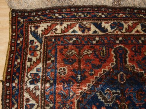 fig 1. OLD SOUTH WEST PERSIAN TRIBAL RUG, SHIRAZ REGION, LINKED MEDALLION DESIGN, GOOD COLOURS, CIRCA 1920