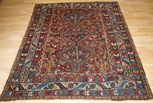 Old Persian Shiraz Region Tribal Rug, Qashqai or Khamseh Weavers, Medallion Design, Circa 1920.
