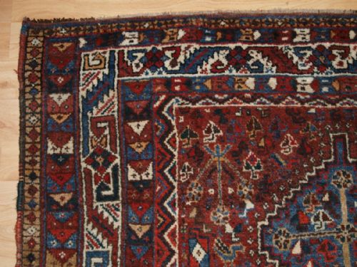 fig 1. OLD PERSIAN SHIRAZ REGION TRIBAL RUG, QASHQAI OR KHAMSEH WEAVERS, MEDALLION DESIGN, CIRCA 1920.