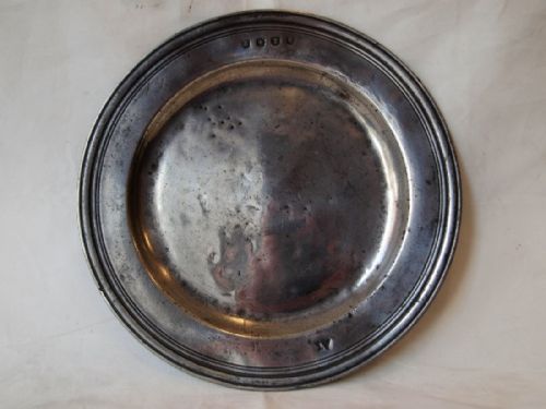 fig 1. SUPERB PAIR ANTIQUE ENGLISH PEWTER MULIPLE REEDED PLATES, 8.85 IN DIA,
William Greenbanck II of Worcester circa 1695 / 1700.