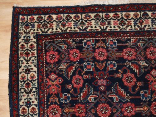 fig 1. OLD PERSIAN KHANABAD VILLAGE RUG, HAMADAN REGION, HERATI DESIGN, GREAT CONDITION, CIRCA 1920.