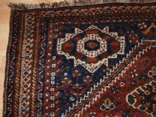 fig 1. OLD SOUTH WEST PERSIAN SHIRAZ REGION RUG WITH TRIBAL DESIGN, GOOD CONDITION, CIRCA 1920.
