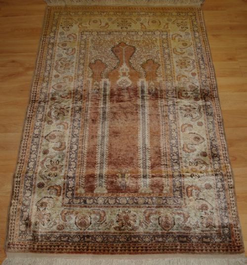 Old Turkish Kayseri 'Art Silk' Prayer Rug, Traditional Prayer Design, Circa 1920/30.