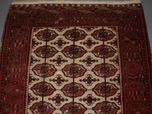 fig 1. OLD AFGHAN TURKMEN RUG WITH TEKKE DESIGN ON A SCARCE IVORY GROUND. CIRCA 1920.