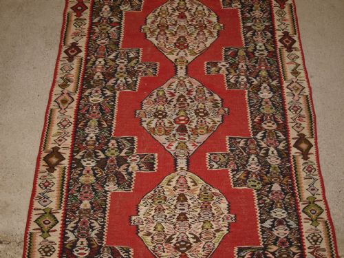 OLD SENNEH KILIM RUNNER LINKED MEDALLION DESIGN EXCELLENT CONDITION CIRCA 1920 - ADDITIONAL PHOTO 3