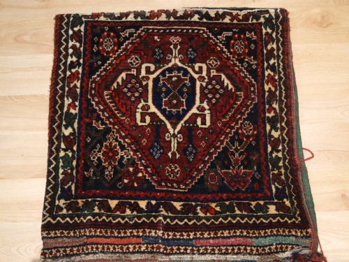 fig 1. ANTIQUE COMPLETE QASHQAI KHORJIN SADDLE BAGS WITH PLAIN WEAVE BACK, CIRCA 1900/20.