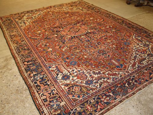 Antique Persian Heriz Carpet, Medallion Design, Soft Colours, Ideal Furnishing Carpet, Circa 1920.