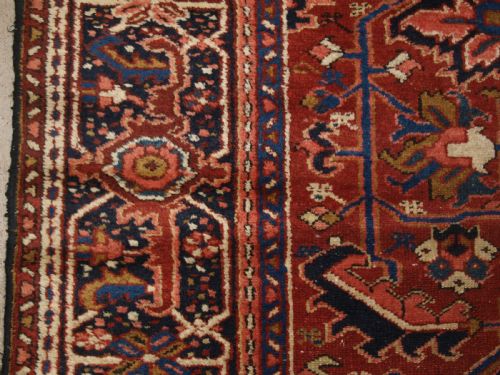 fig 1. ANTIQUE PERSIAN HERIZ CARPET, MEDALLION DESIGN, SOFT COLOURS, IDEAL FURNISHING CARPET, CIRCA 1920.