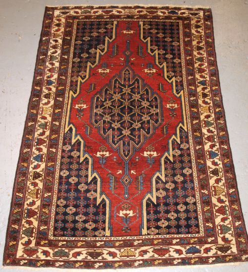 Antique Mazlahan Village Rug, Traditional Design, Circa 1920.