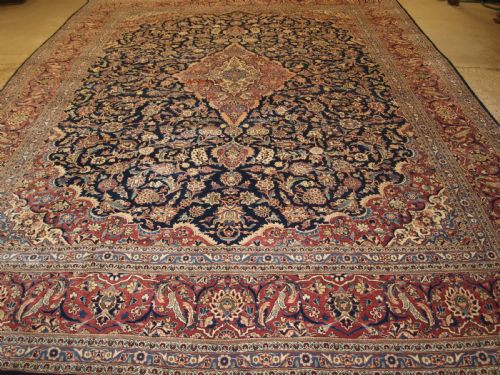 Antique Carpet of Classic Medallion Design, Circa 1900/20.