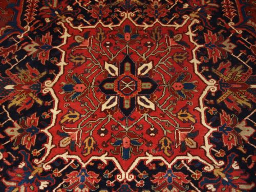 ANTIQUE HERIZ CARPET OF GOOD ROOM SIZE MEDALLION DESIGN CIRCA 1920 - ADDITIONAL PHOTO 6