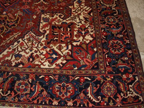 ANTIQUE HERIZ CARPET OF GOOD ROOM SIZE MEDALLION DESIGN CIRCA 1920 - ADDITIONAL PHOTO 9