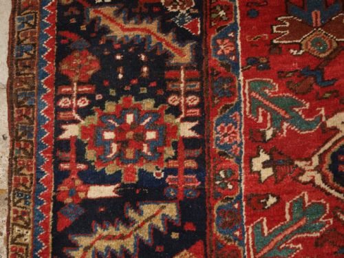 ANTIQUE HERIZ CARPET LARGE MEDALLION DESIGN RED GROUND CIRCA 1920 - ADDITIONAL PHOTO 2