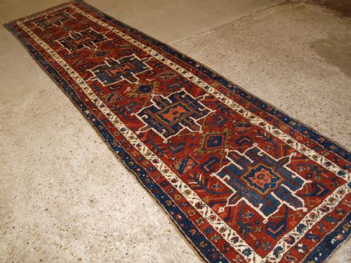ANTIQUE KARAJA RUNNER OF TRADITIONAL DESIGN GREAT CONDITION CIRCA 1900 - ADDITIONAL PHOTO 1