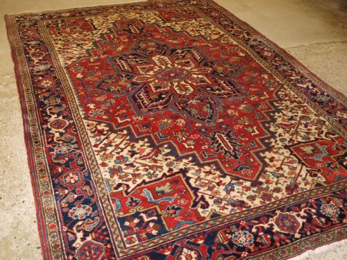 Antique Heriz Carpet, Small Room Size, Great Condition, Circa 1900/20.