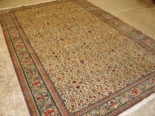 Old Turkish Kayseri Carpet, Soft Colour, Pale Green Border, Circa 1930.