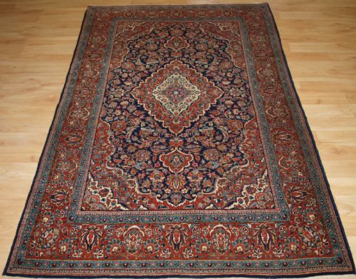 Antique Kashan Rug of Traditional Design, Circa 1920.