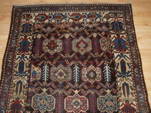 ANTIQUE RUNNER BY THE LURI TRIBE REPEAT SHIELD DESIGN CIRCA 1900 - ADDITIONAL PHOTO 3
