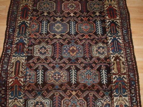 ANTIQUE RUNNER BY THE LURI TRIBE REPEAT SHIELD DESIGN CIRCA 1900 - ADDITIONAL PHOTO 4
